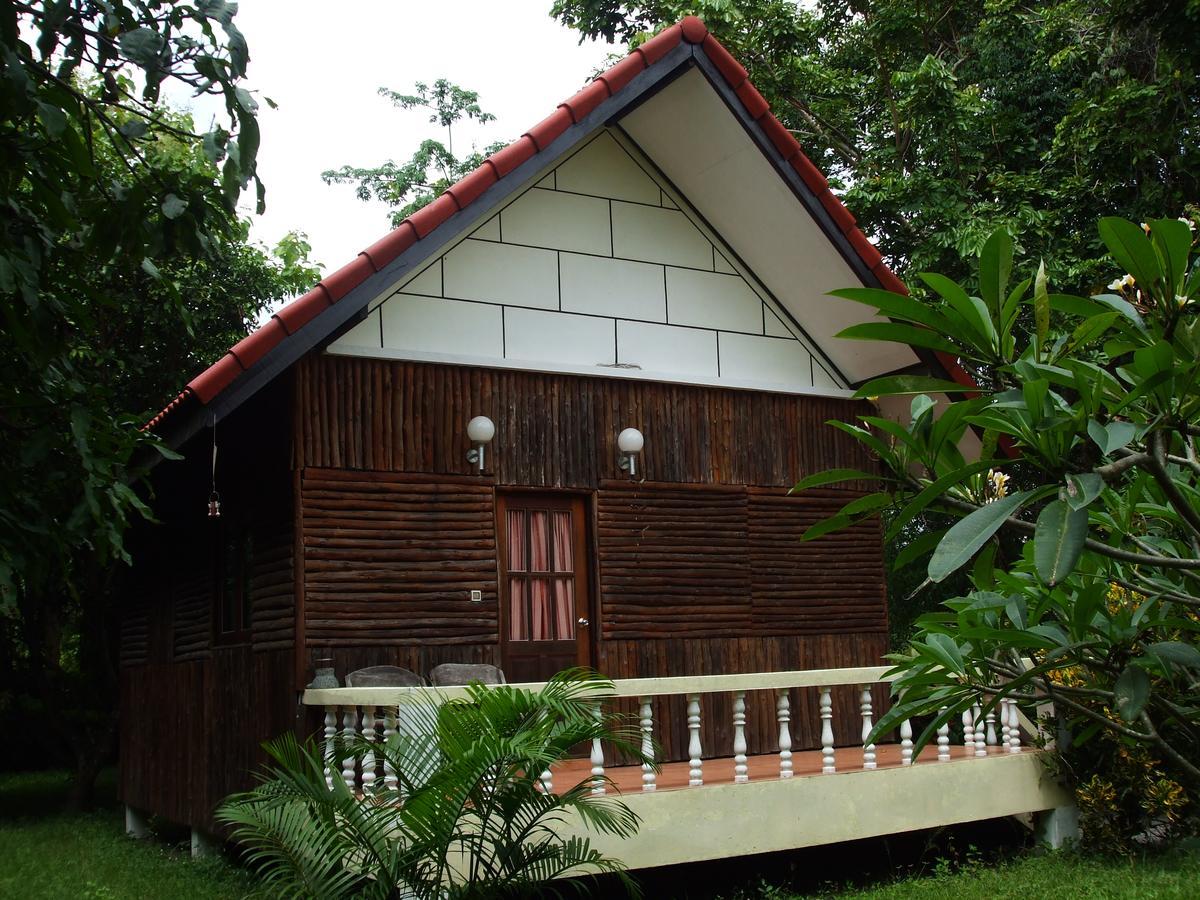 Thai-Bamboo Guesthouse Resort Petchaburi Esterno foto