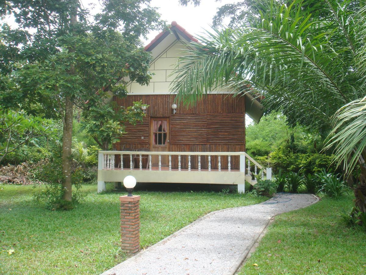 Thai-Bamboo Guesthouse Resort Petchaburi Esterno foto